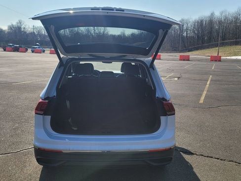 Used 2022 Volkswagen Tiguan SE AWD/4WD image 11