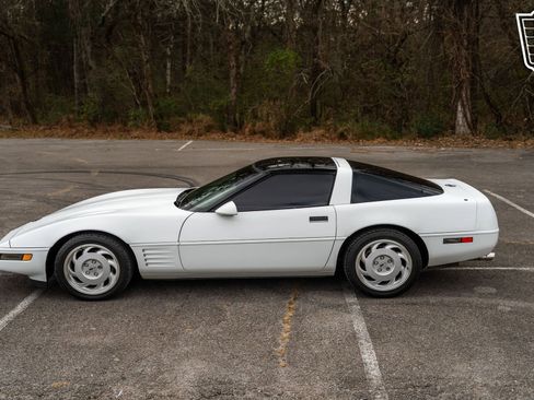 Used 1991 Chevrolet Corvette Coupe image 26