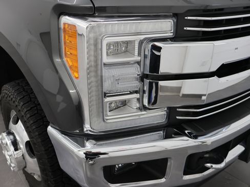 Used 2017 Ford F350 Lariat w/ Lariat Ultimate Package image 25