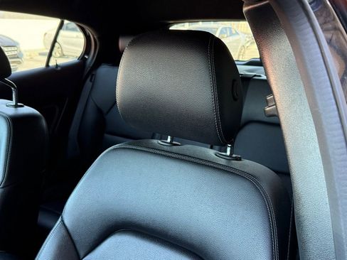 Certified 2019 Mercedes-Benz GLA 250 4MATIC image 2