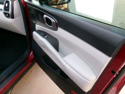 Used 2023 Kia Sorento S w/ Panoramic Sunroof Package image 21