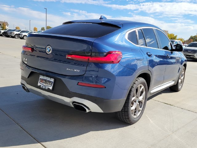 Used 2022 BMW X4 xDrive30i w/ Premium Package AWD/4WD image 3
