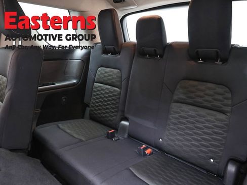 Used 2024 Nissan Pathfinder SV AWD/4WD image 25