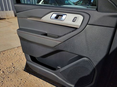 New 2025 Ford Explorer Active w/ Active Comfort Package RWD image 18