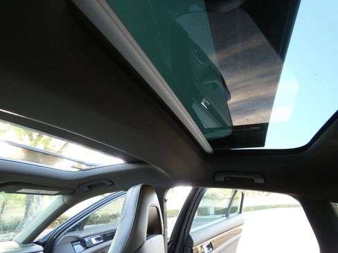 Used 2018 Porsche Panamera 4 image 51