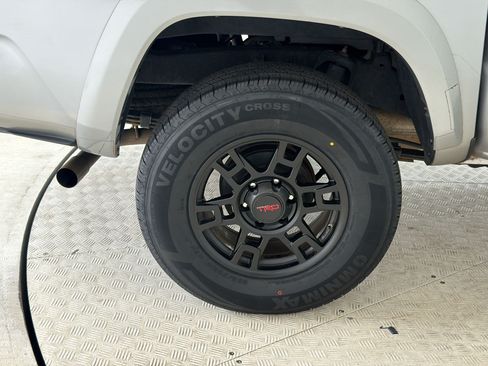 Used 2021 Toyota Tacoma SR5 RWD image 12
