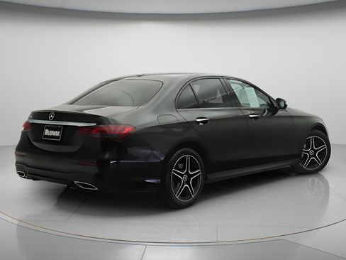 Used 2022 Mercedes-Benz E 350 Sedan image 4