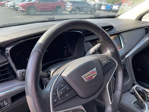Used 2017 Cadillac XT5 Premium Luxury FWD image 4