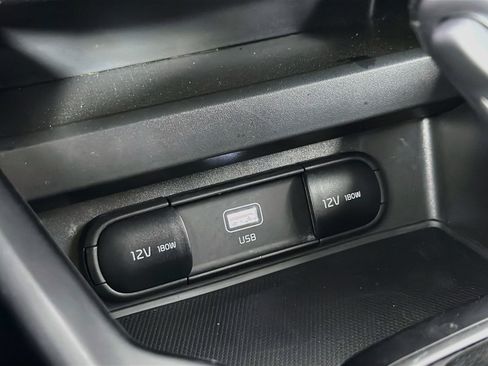 Used 2025 Kia Soul LX w/ LX Technology Package FWD image 26