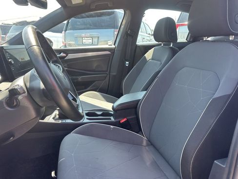 Used 2025 Volkswagen Jetta Sport FWD image 8