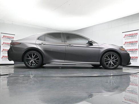 Used 2022 Toyota Camry SE FWD image 39