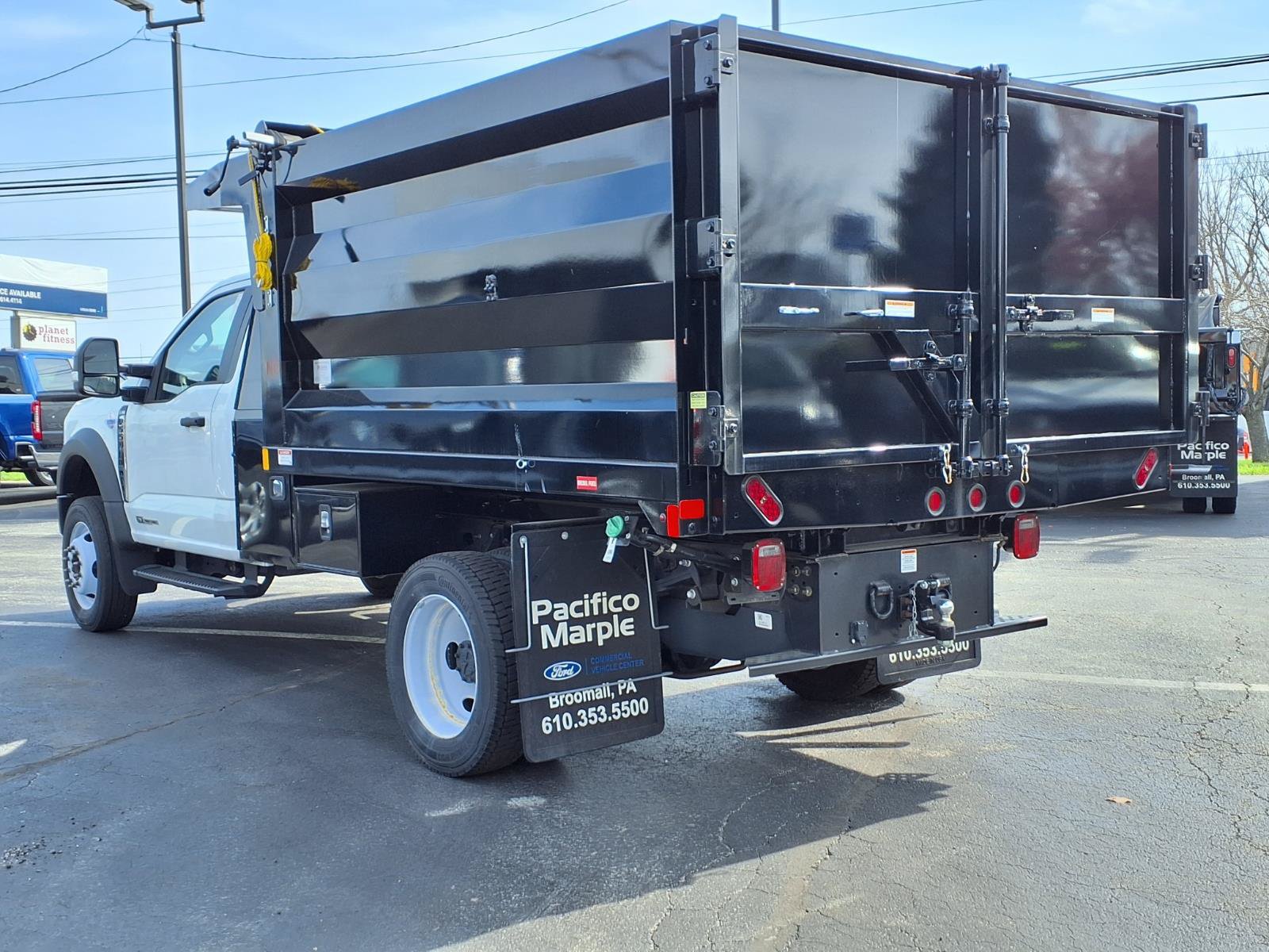 Used 2023 Ford F550 4x4 Regular Cab Super Duty image 5