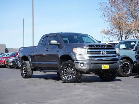 Used 2017 Toyota Tundra SR5 w/ SR5 Upgrade Package image 2