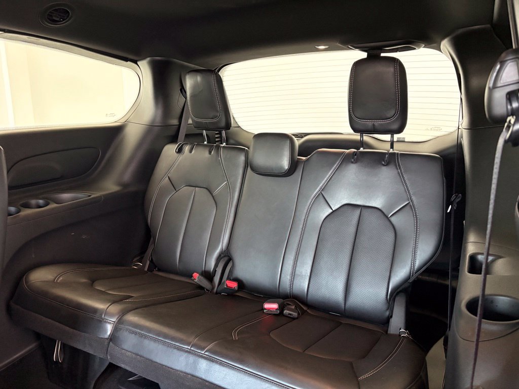 Used 2025 Chrysler Pacifica Select FWD image 33