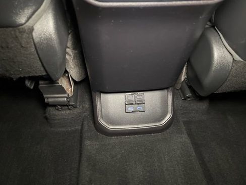 Used 2022 Toyota Highlander XLE AWD/4WD image 61