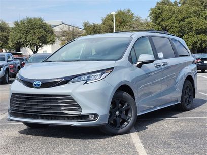 New 2025 Toyota Sienna XLE Woodland Edition
