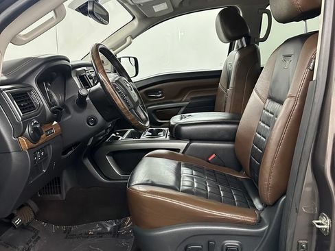 Used 2018 Nissan Titan Platinum Reserve w/ Platinum Utility Package AWD/4WD image 10