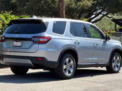 Used 2023 Honda Pilot EX-L image 4