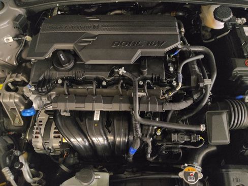 Used 2025 Hyundai Elantra SE FWD image 30