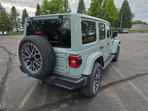 Used 2023 Jeep Wrangler Unlimited Sahara w/ Cold Weather Group AWD/4WD image 6
