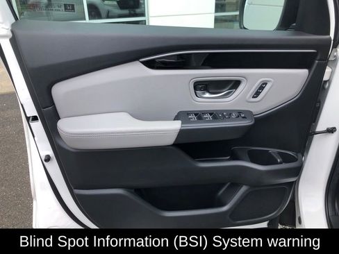 Used 2025 Honda Pilot EX-L image 11
