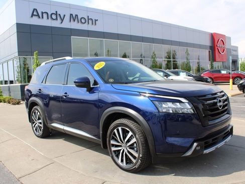 Certified 2025 Nissan Pathfinder Platinum AWD/4WD image 1