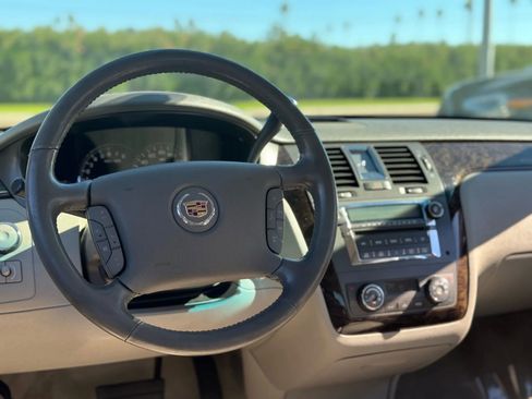 Used 2011 Cadillac DTS Luxury image 22