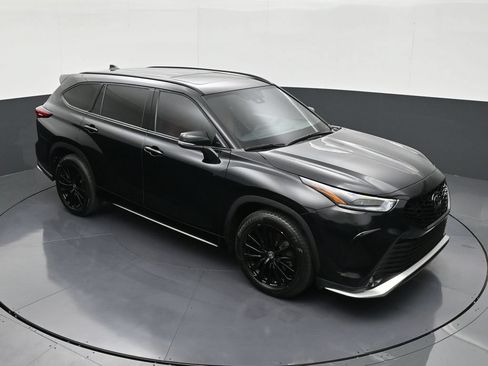 Used 2023 Toyota Highlander XSE FWD image 19