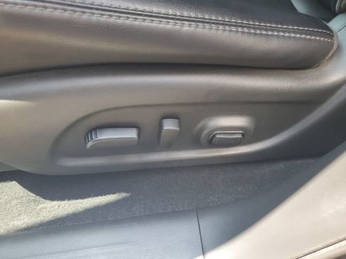 Used 2019 Nissan Pathfinder SL AWD/4WD image 29