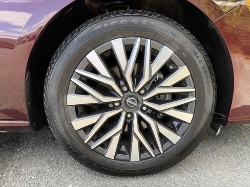 Used 2024 Nissan Altima 2.5 SV image 15