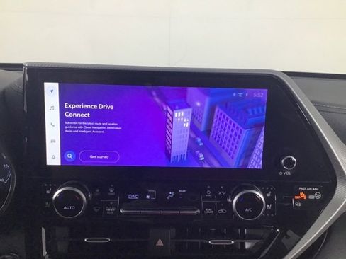 Used 2023 Toyota Highlander Platinum image 16