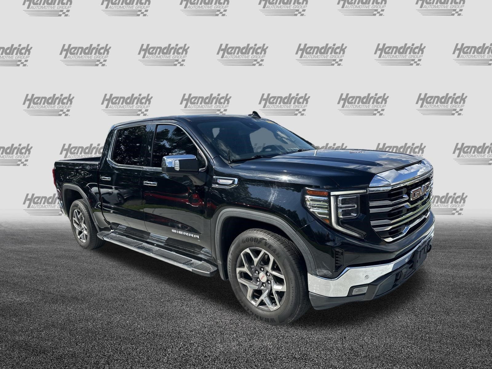 Used 2022 GMC Sierra 1500 SLT RWD image 2