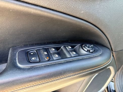 Used 2020 Jeep Compass Latitude w/ Cold Weather Group AWD/4WD image 12