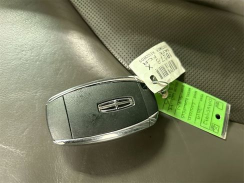 Used 2019 Lincoln Nautilus Select image 12