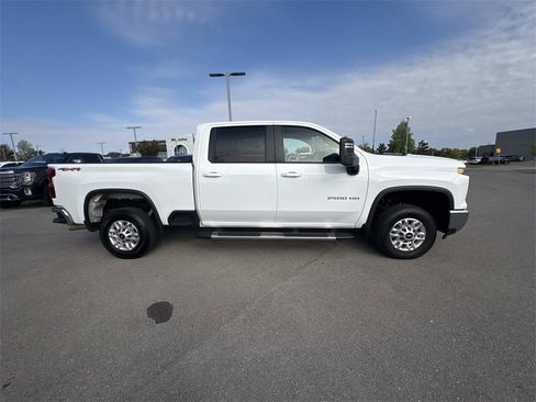 Used 2024 Chevrolet Silverado 2500 LT image 10