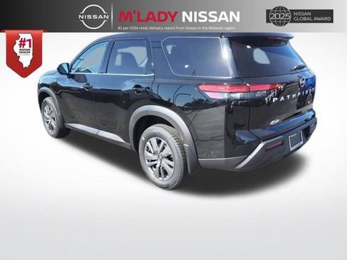 New 2025 Nissan Pathfinder S image 5