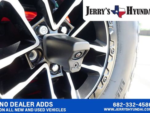 Used 2025 Jeep Wrangler Unlimited Rubicon AWD/4WD image 23