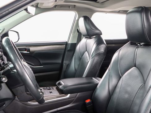 Used 2023 Toyota Highlander Limited image 24