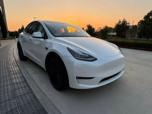 Used 2023 Tesla Model Y Long Range AWD/4WD image 4