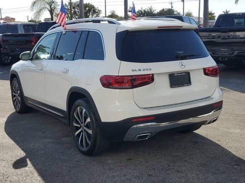 Used 2023 Mercedes-Benz GLB 250 w/ Premium Package image 5