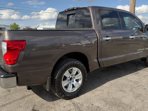 Used 2018 Nissan Titan SV AWD/4WD image 9