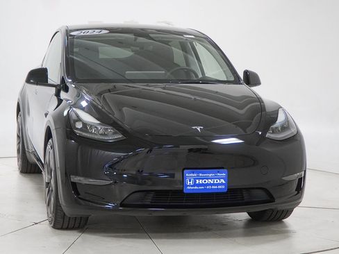 Used 2024 Tesla Model Y Long Range AWD/4WD image 16