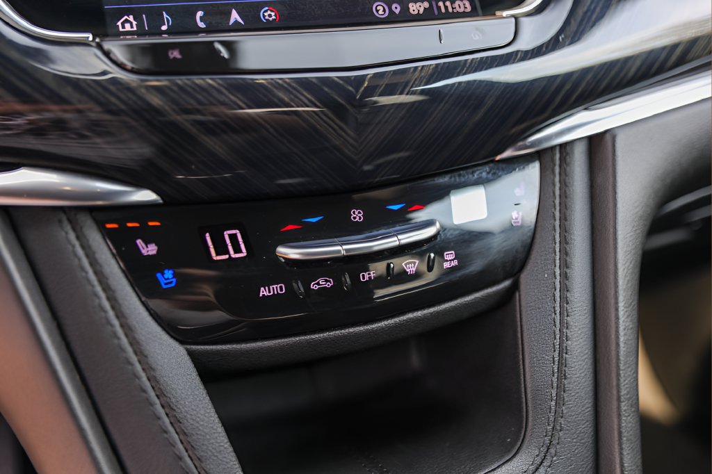 Certified 2025 Cadillac XT6 Premium Luxury FWD image 19