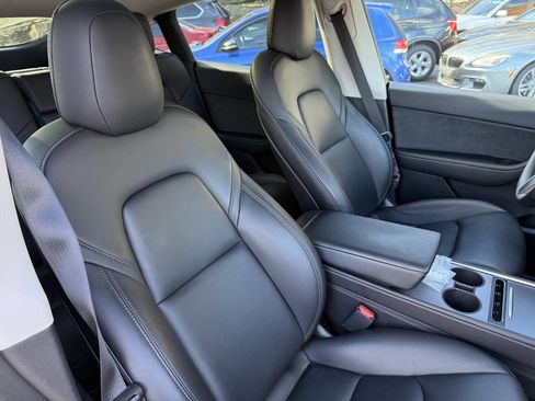 Used 2022 Tesla Model Y Long Range image 19