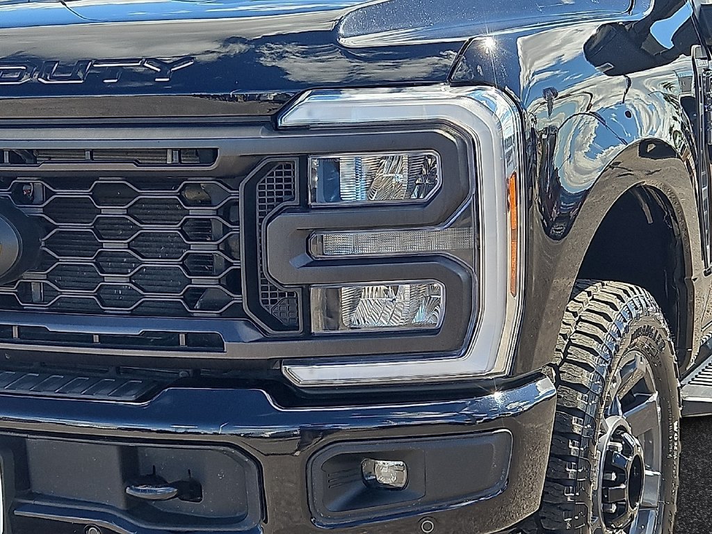Used 2024 Ford F350 Lariat w/ Lariat Ultimate Package AWD/4WD image 7