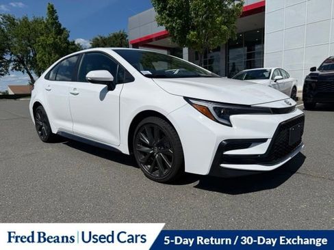 Used 2025 Toyota Corolla SE w/ SE Premium Package FWD image 2