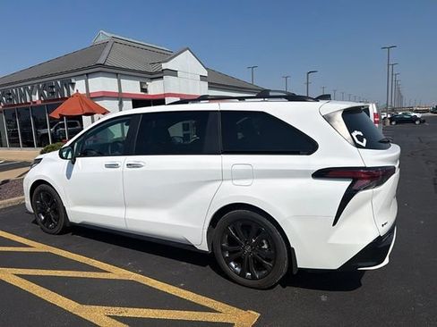 Certified 2025 Toyota Sienna XSE FWD image 15