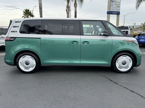 Used 2025 Volkswagen ID. Buzz 1st Edition image 10