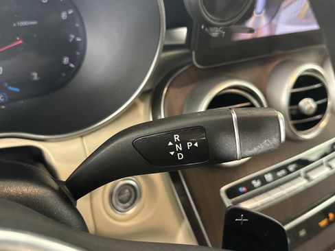 Used 2022 Mercedes-Benz GLC 300 image 3