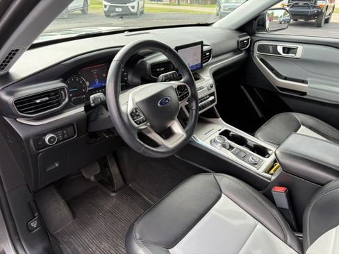 Used 2023 Ford Explorer XLT w/ Equipment Group 202A AWD/4WD image 11